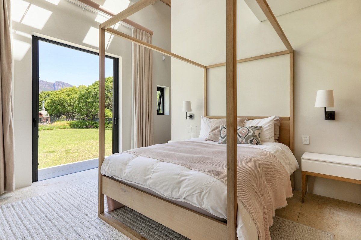 5-Bedroom Forest Getaway with Jacuzzi & Views gallery image 5