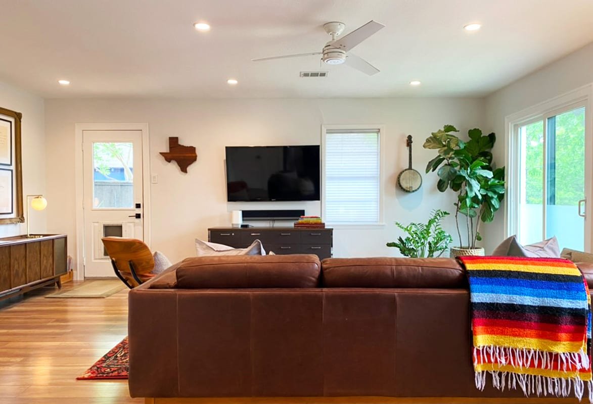 Home in the Heart of Austin with a private pool. gallery image 4