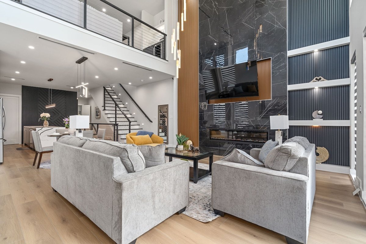 Luxurious Newly Built 5 BR 6 Bath Home w/ Rooftop gallery image 4