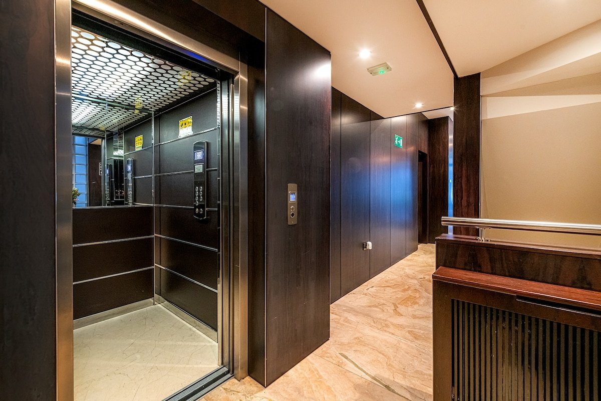 Knightsbridge Luxury 3 Bedroom Penthouse – Balcony gallery image 4