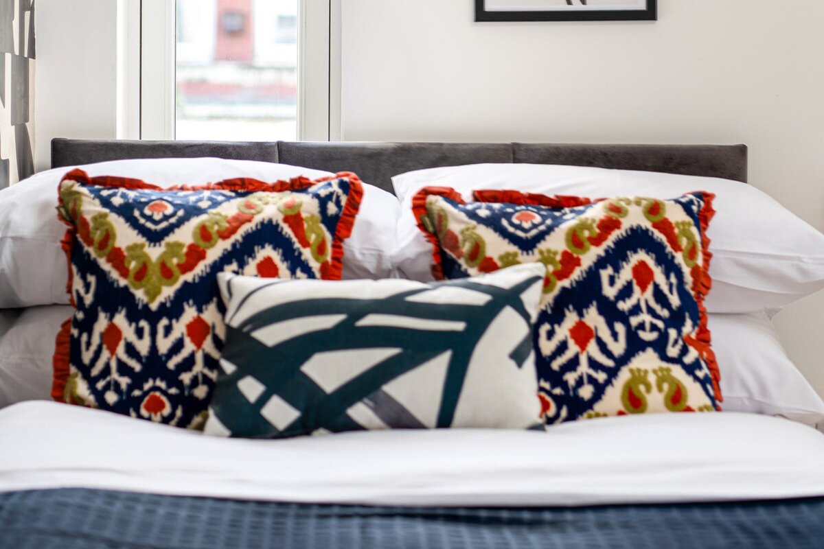 Chic-5bed-5bath-FreeParking-By FabAccommodation gallery image 5