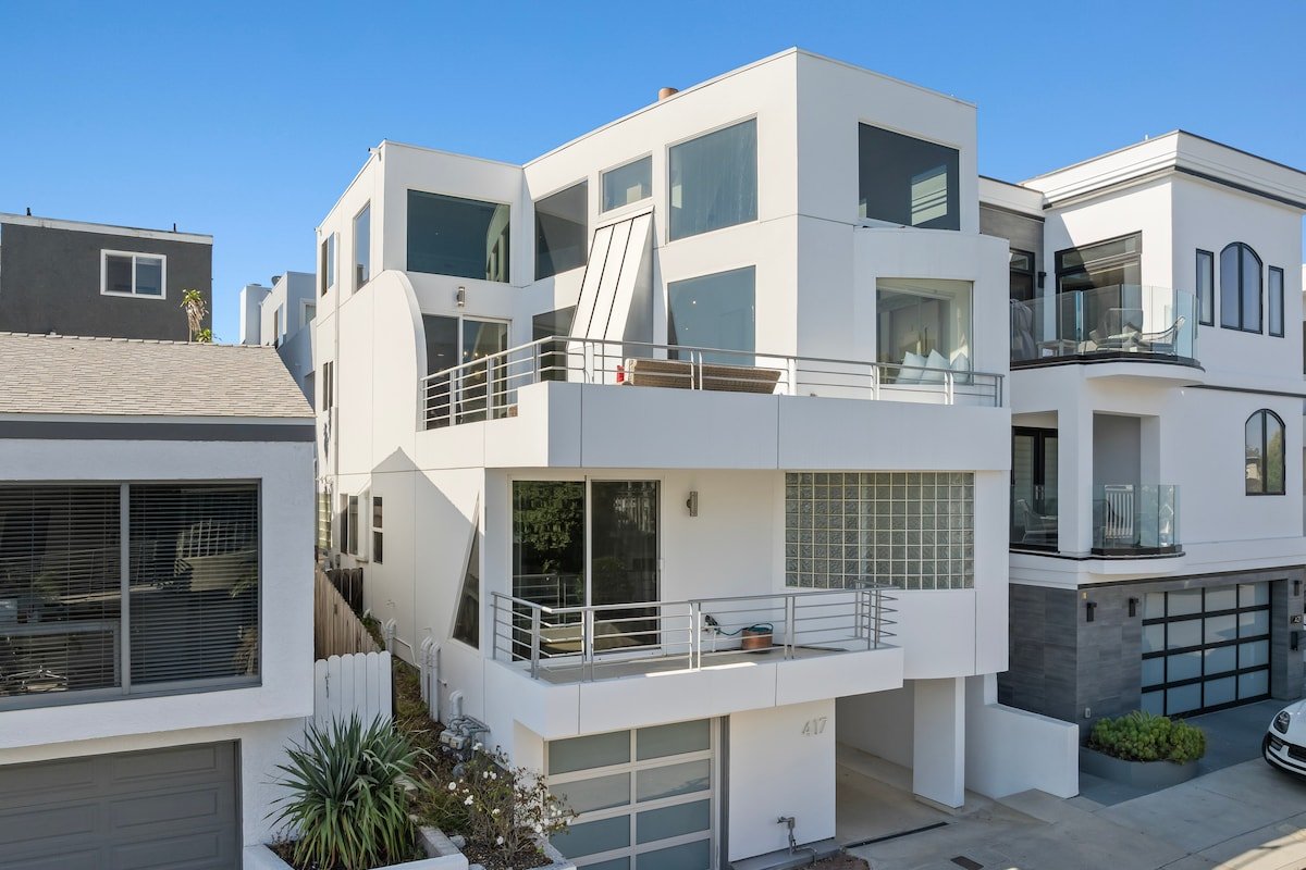 Stunning 4 story Manhattan Beach Sand Section Home gallery image 3
