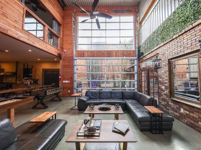 12BR Bamboo Loft: 3 private houses (40 capacity)