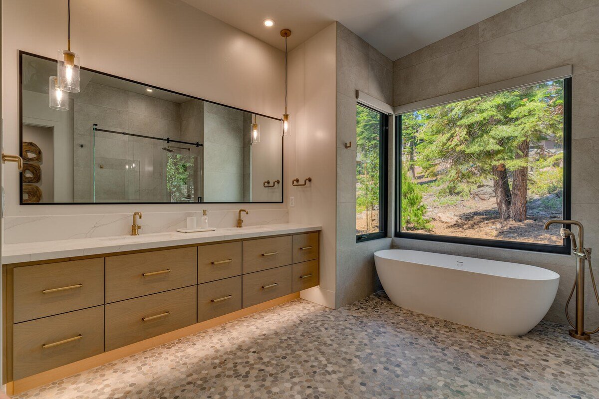 Luxury Home Designed to Perfection! (Lift & Tee) gallery image 4