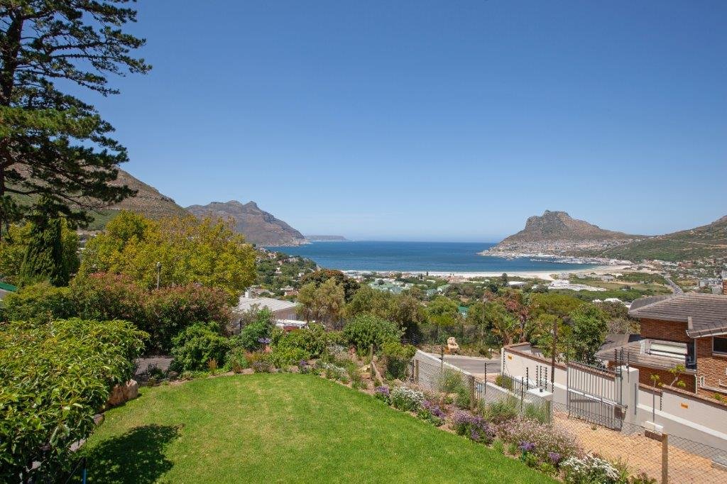 Stunning Modern Mansion in Hout Bay gallery image 3