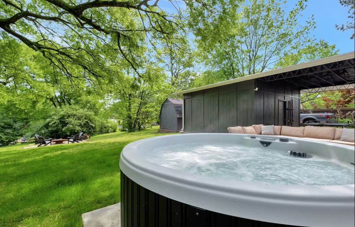 Encore Escape: Stylish Home w/ Hot Tub Near Opry gallery image 4