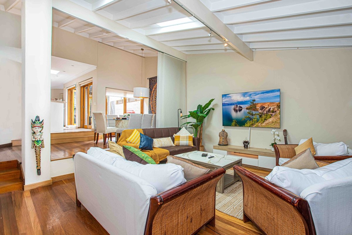 Luxury Retreat Home – 4Bed House – Mins from CBD gallery image 2