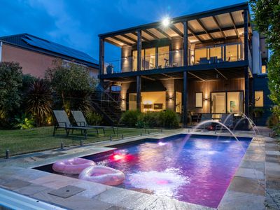 4BR Stylish Pool & Bay-View Retreat