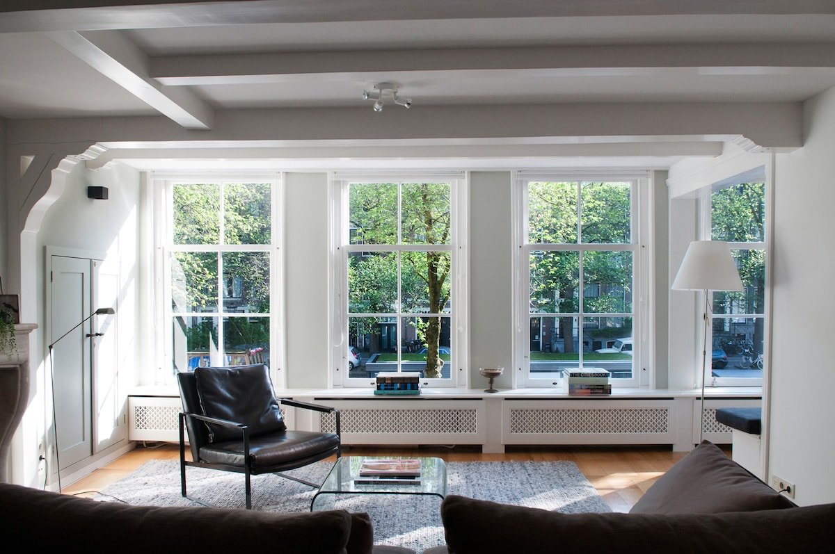 Canal house apartment in famous Jordaan district gallery image 3