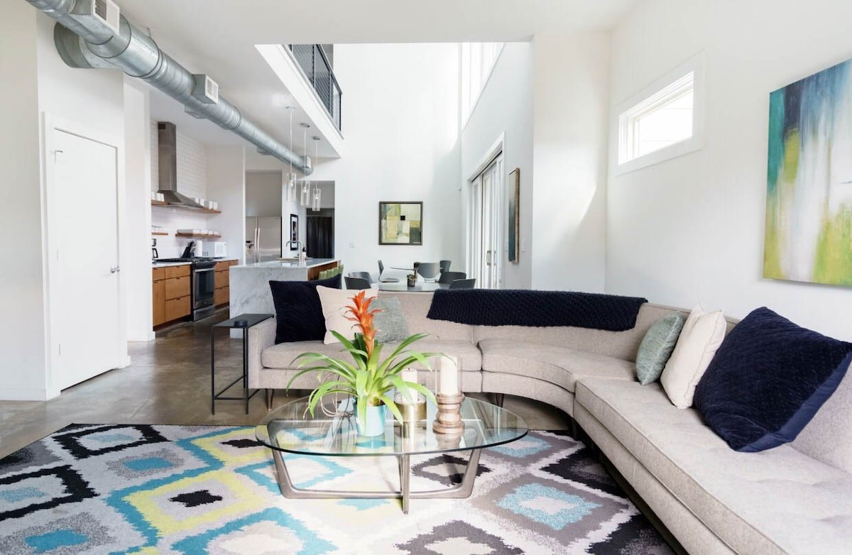 Upmarket Modern. Luxury rooftop house in the Gulch gallery image 2