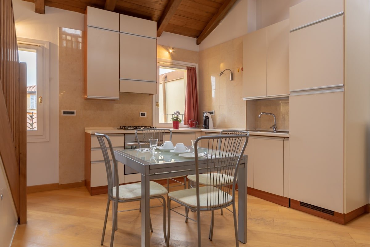 Santo Stefano Apartments – Entire Palace A gallery image 3