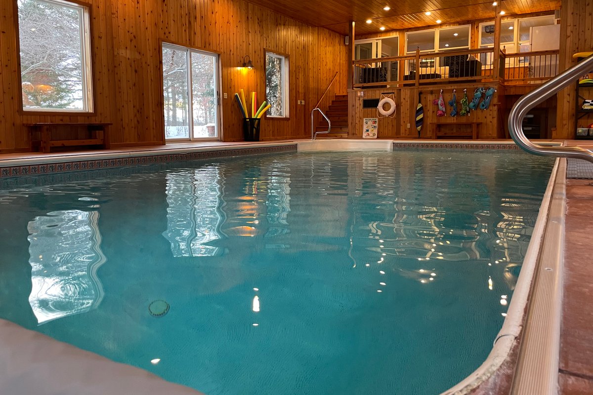 The Pool House – beautiful country farmhouse