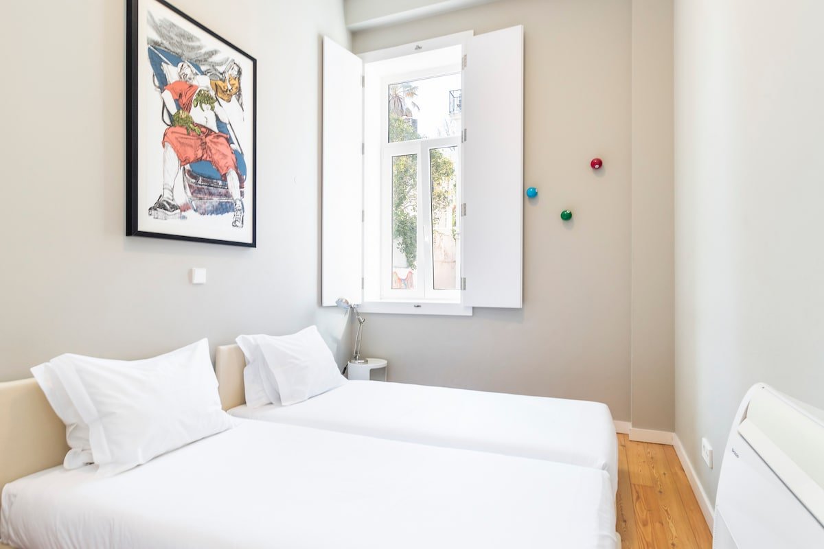 Distinct 2 bed in downtown with aircon gallery image 4