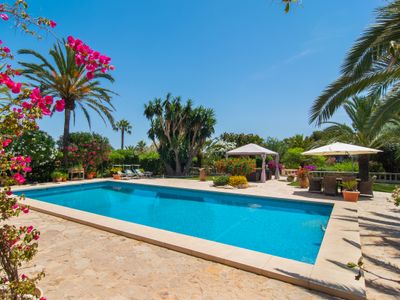 Hideaway with 100m² Pool in a Green Oasis