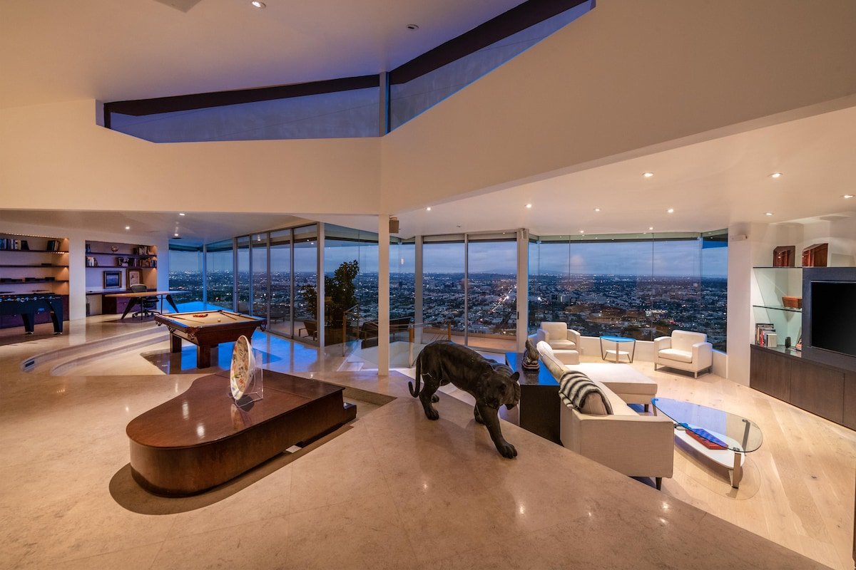 Jetliner 180′ City/Ocean Views! sauna/steam/gym! gallery image 5