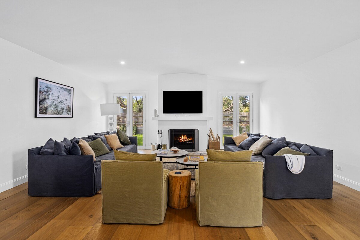 *Westhaven Walk to Beach,Shop, Pool, Spa,Open Fire