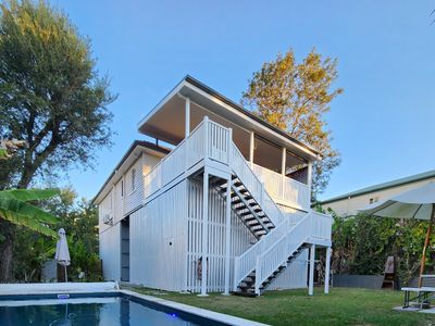 Private Home with 9.5m heated pool suburbanSTAY