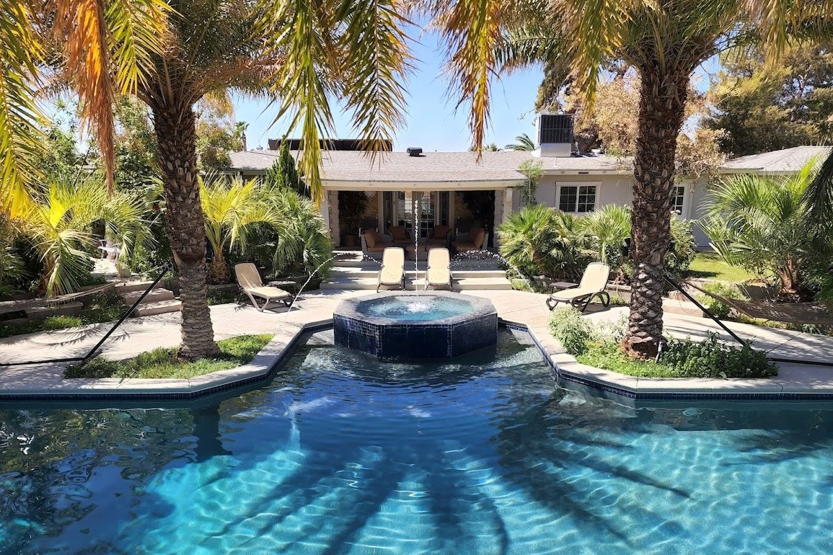 Escape in a private pool, jacuzzi, bbq, koi pond gallery image 2