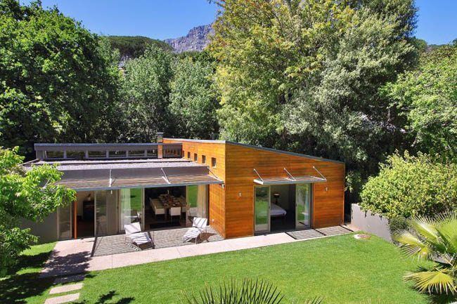 Photo 2 of Higgo Crescent accommodation in Higgovale, Cape Town with 3 bedrooms and 2 bathrooms