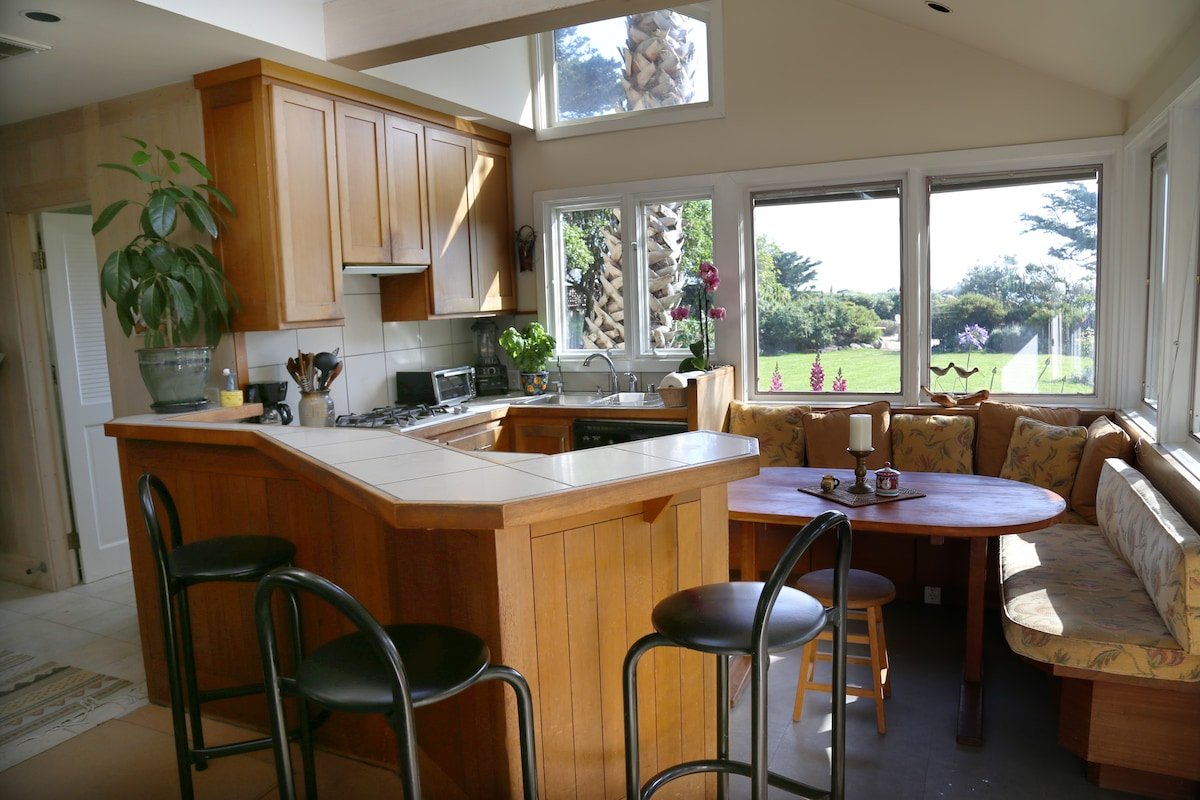 * Beachfront Paradise * with Direct Beach Access gallery image 5