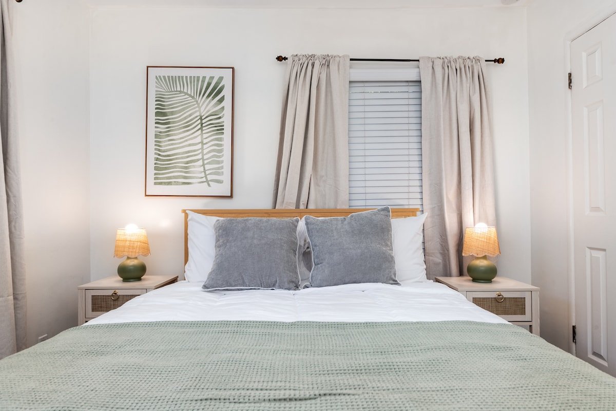 West LA Escape – Stylish & Cozy Stay gallery image 4