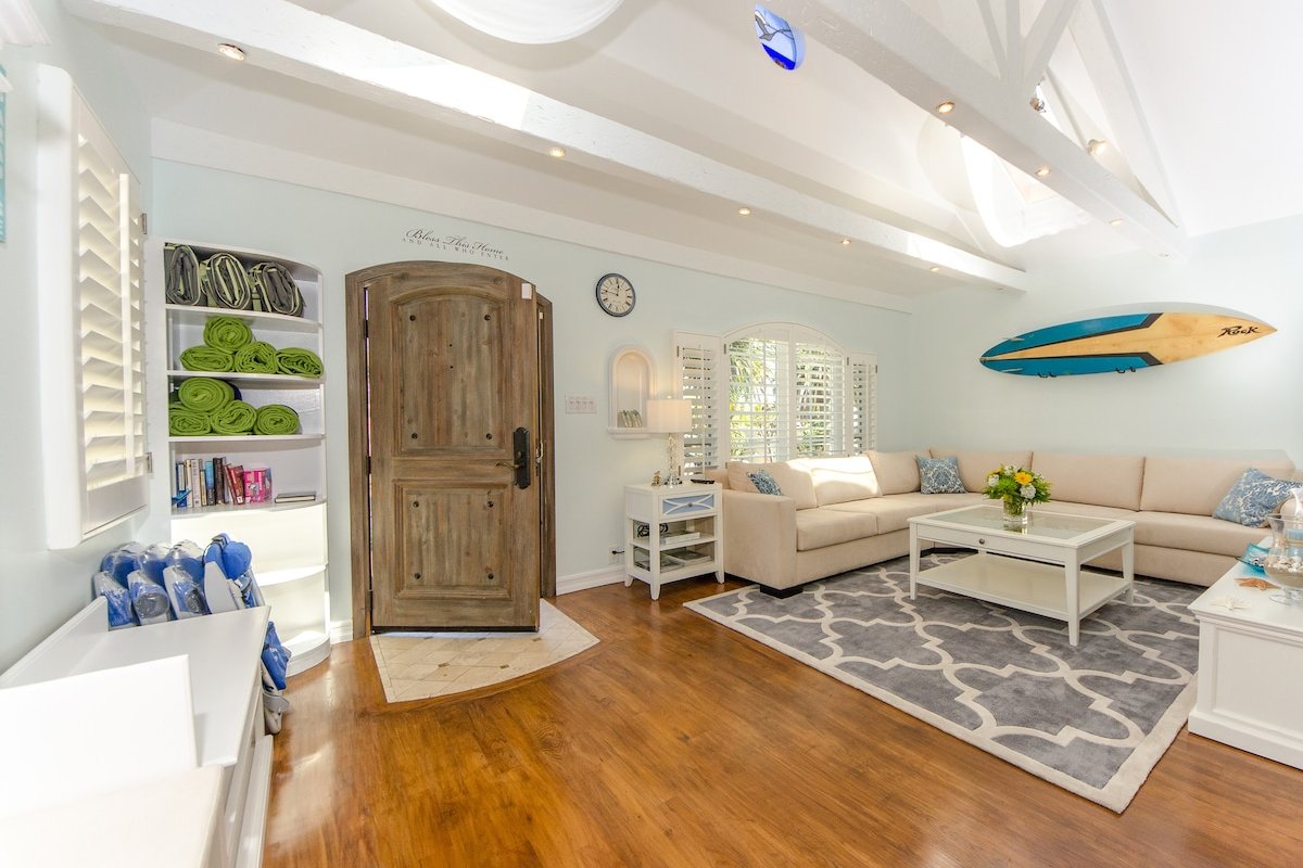 Beach Cottage – 1.5blks to Beach! gallery image 3