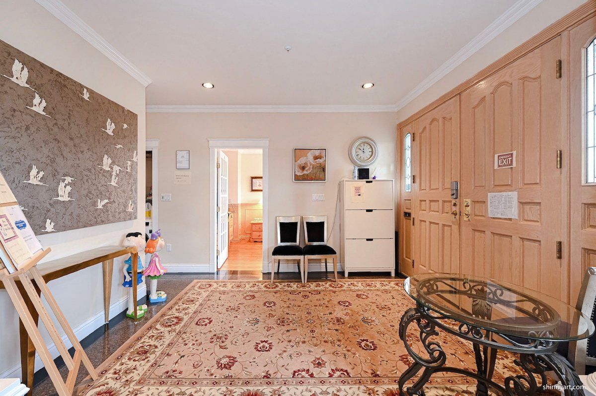 12 guest home in heart of Vancouver No Hidden Fees gallery image 4