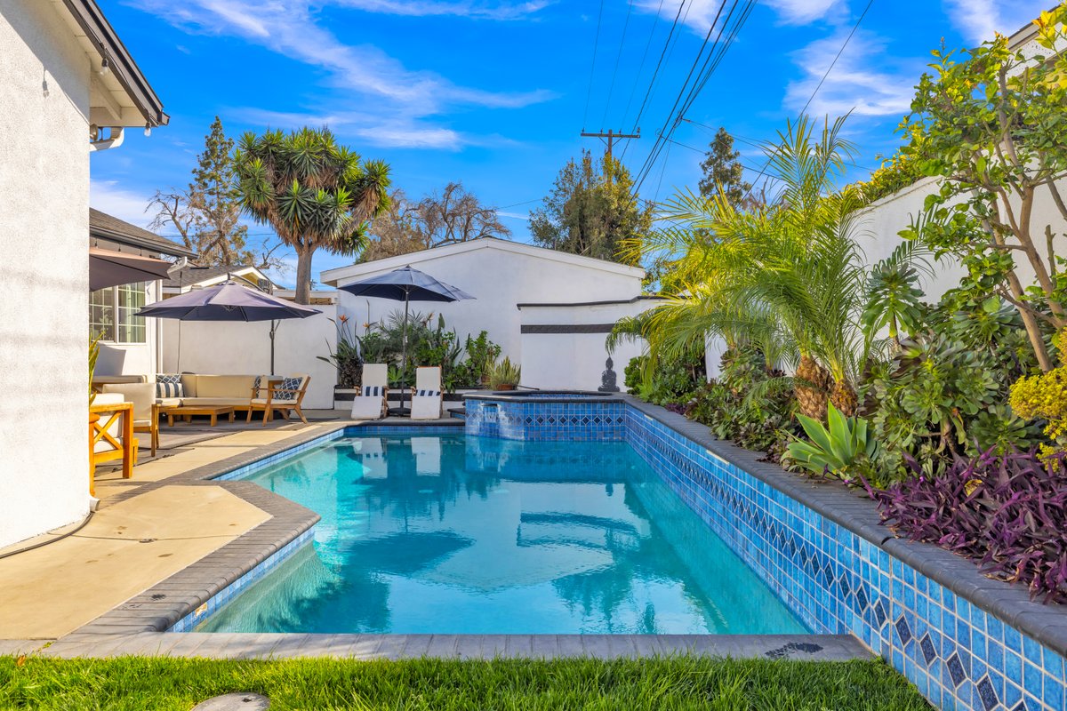 Stunning 3BR/2BA home. Private Pool & Jacuzzi!
