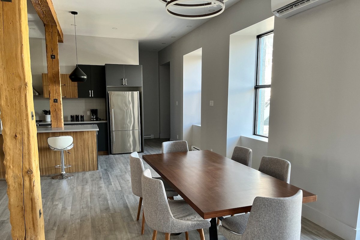 Delightful condo in OldMontréal, parking included gallery image 4