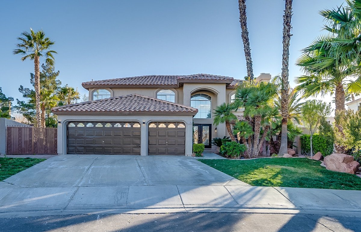 Simply PARADISE! Resort Inspired Pool + 5 BR/3BA gallery image 3