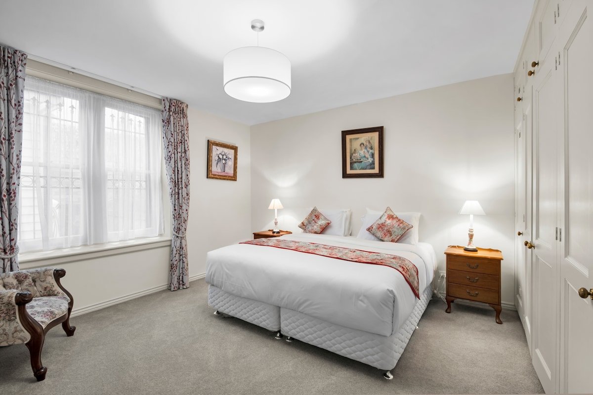 Manee’s On Elphin gallery image 5