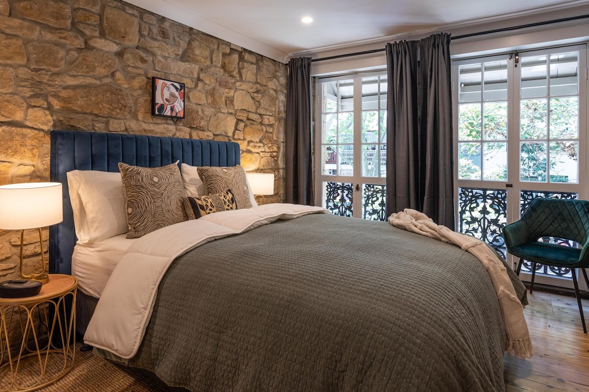 A Touch of Soho: Luxurious Sandstone Residence gallery image 5