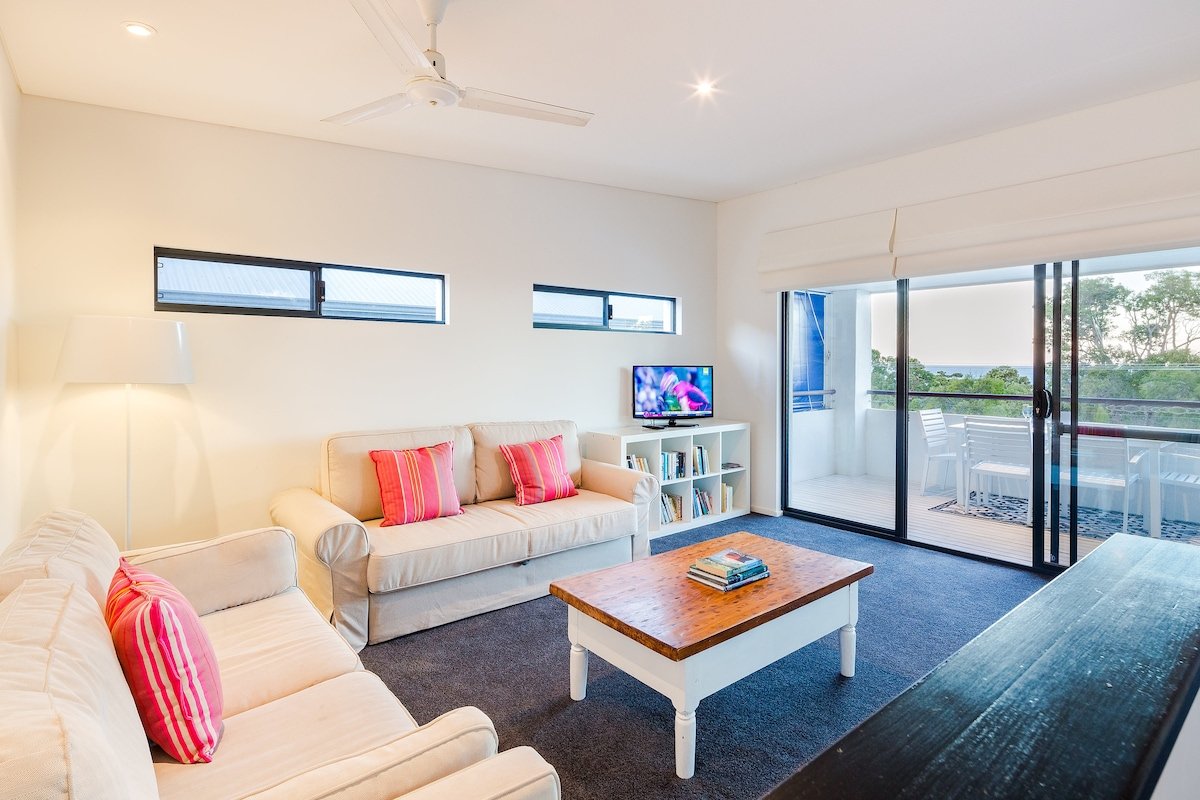 Casa Feliz—Mediterranean-style Coastal Getaway gallery image 3