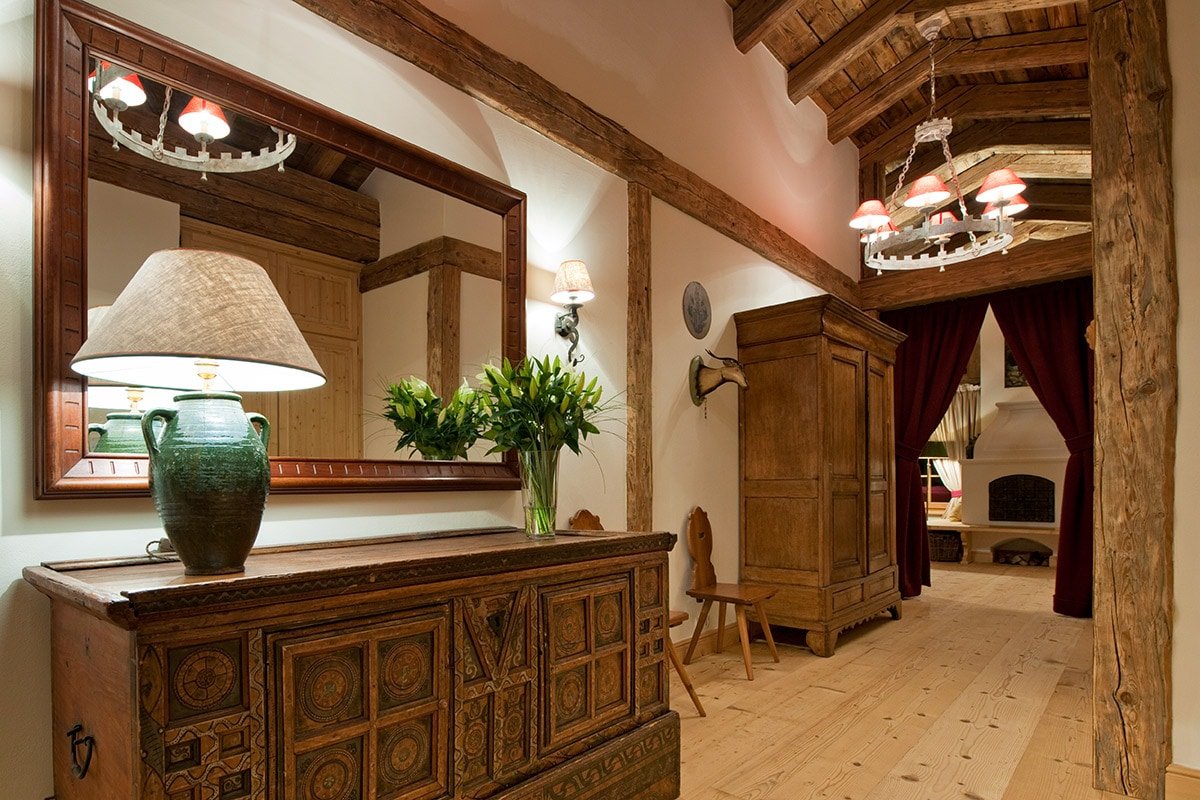 Antoinette gallery image 5