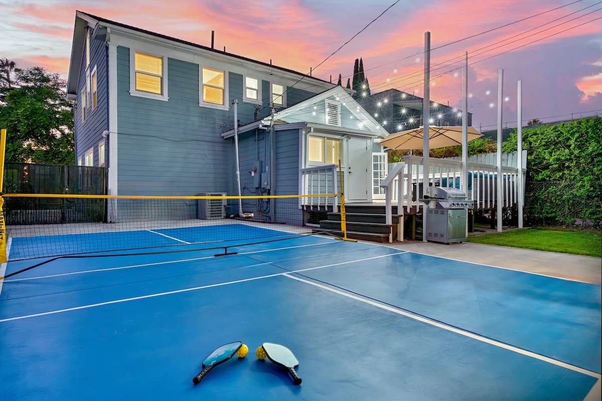 Spacious Hollywood Home | Minion Room & Pickleball gallery image 5