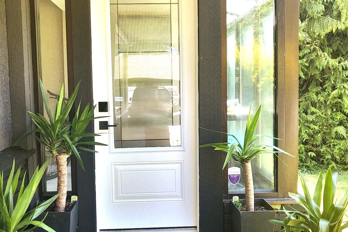 Family Lakehouse on Elk Lake Sleeps 10 Pets OK ! gallery image 5