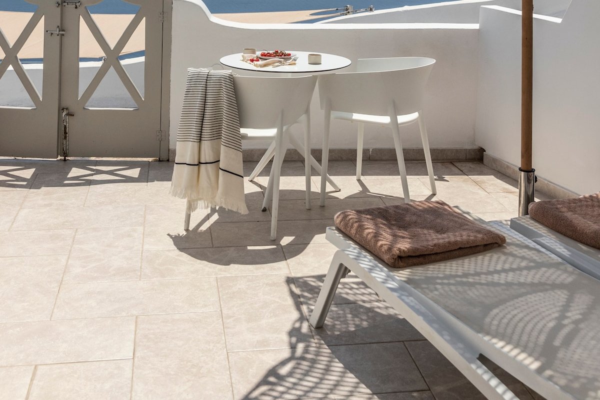 Two Bedroom Villa with Two Outdoor Hot Tubs gallery image 5