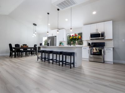 Modern Upscale Vegas Oasis Home w/Sparkling Pool