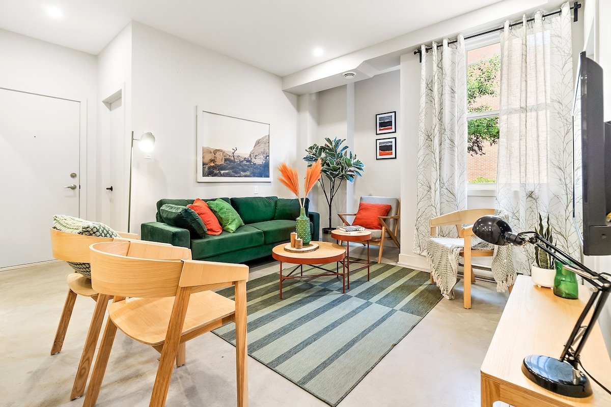 Modern 5 bedrooms 2 Bathroom in downtown gallery image 3