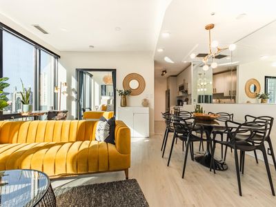 Perfect Downtown Location 2 BR/1 BA, Views & AC!