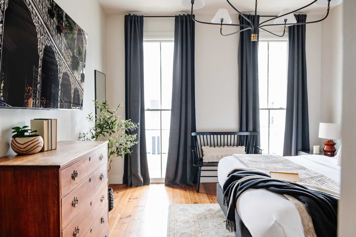 Luxe 7 Bedroom Home | Heated Pool & Spa gallery image 5