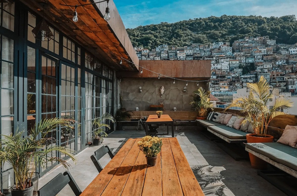 Timeless Art-Deco Mansion w/ Stunning City Views gallery image 2