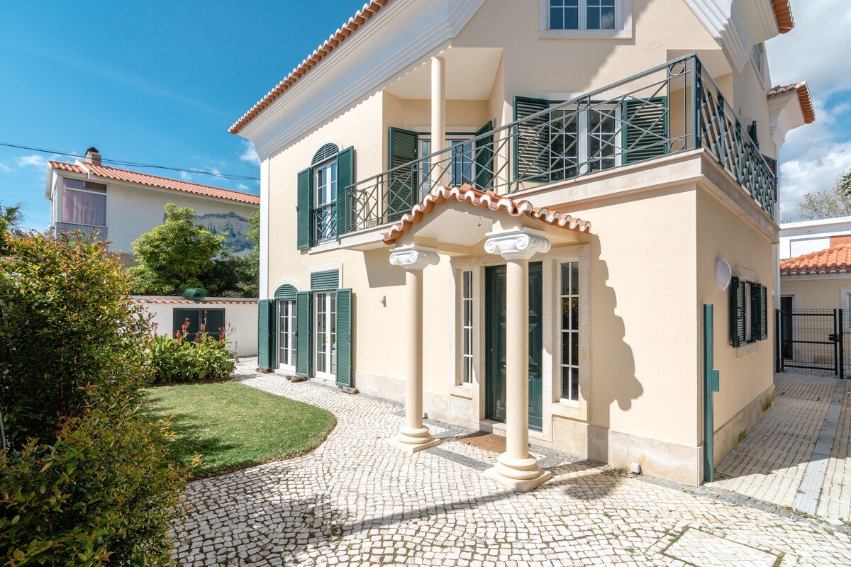 Lux Estoril Family Villa(9) heat pool near beach! gallery image 3