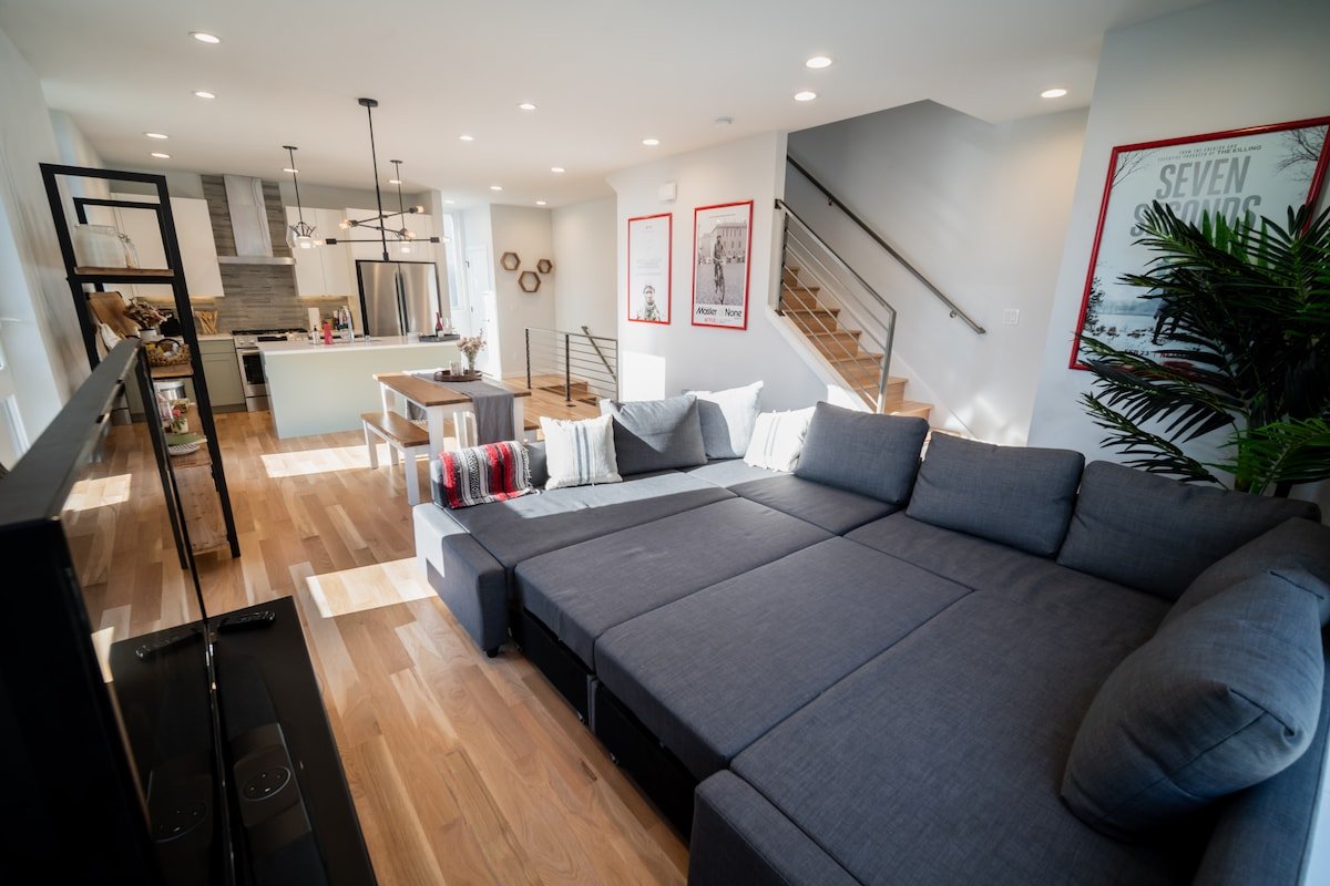 Wine & Waves: Alki Homes for Family and Friends gallery image 2