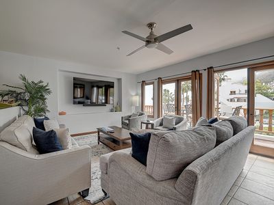 Hamilton Cove “Island Oasis + AC”