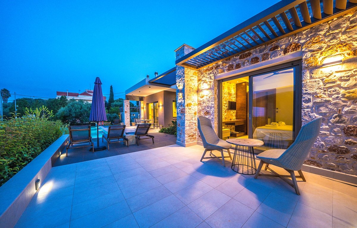 3′ to Beach / Private Pool / Gym / Games Room gallery image 4