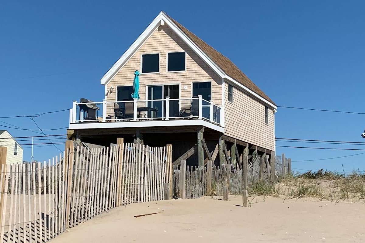 Pet-Friendly Private Beach Oceanfront Cottage A/C gallery image 5