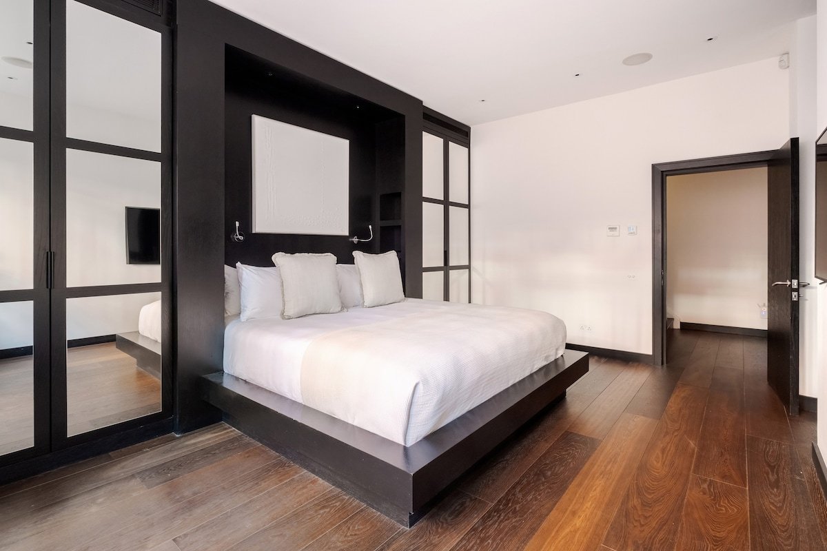 Stunning Mayfair Double En-Suite Flat with AC gallery image 5