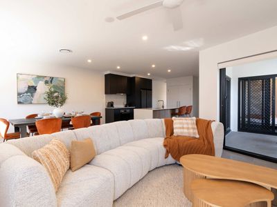 New Spacious/Rooftop/EV/3BD/Shops/parkings