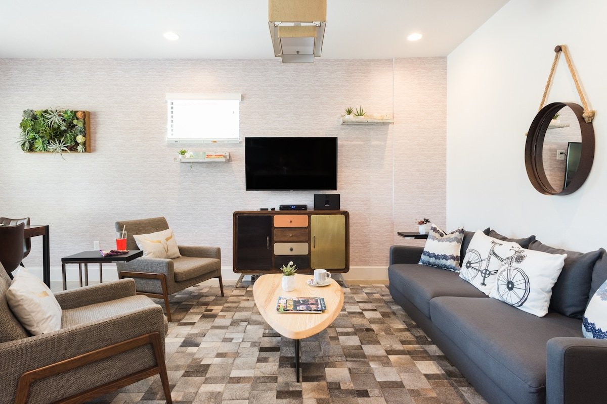 Modern Luxury House in East Downtown gallery image 2